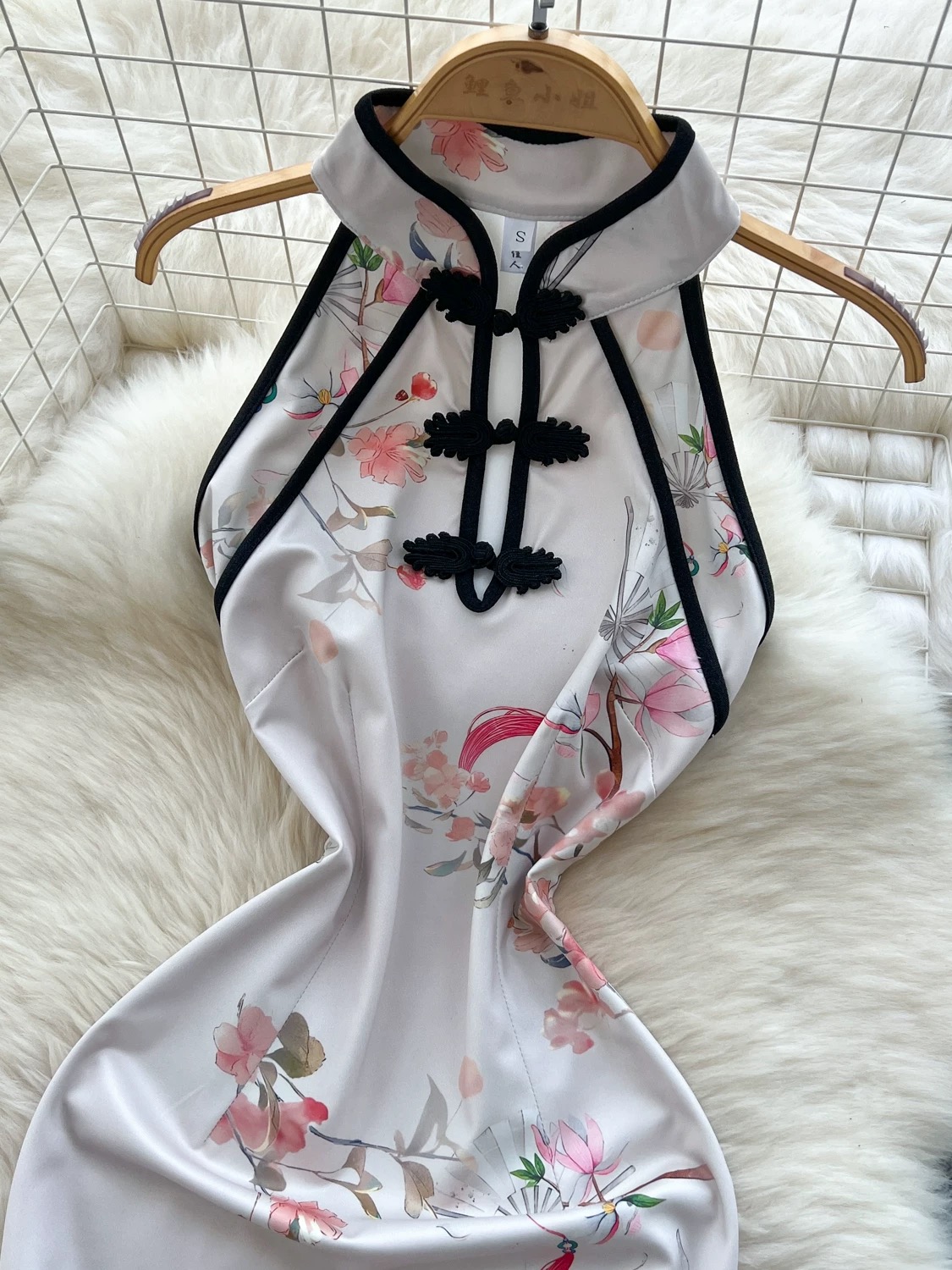 Statuesque body qipao dress Q205 images